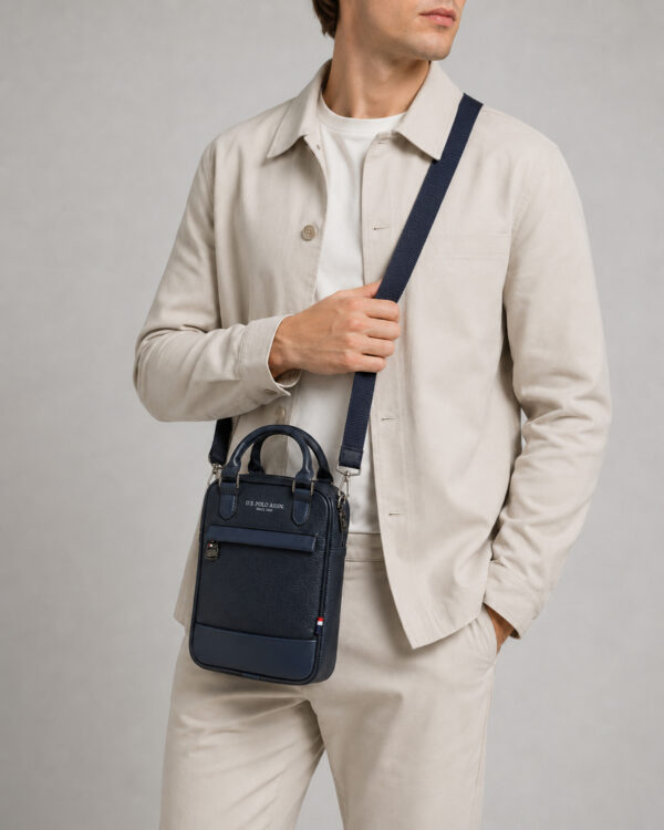 u-s-polo-assn-lacivert-erkek-el-cantasi-omuz-askili-postaci-cantasi-gunluk-vegan-deri-canta-26007-141231.jpg U.S. Polo Assn. Lacivert Erkek El Çantası Omuz Askılı Postacı Çantası Günlük Vegan Deri Çanta 26007